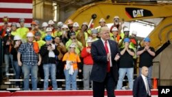 川普总统星期四在俄亥俄州一个工会培训中心发表讲话