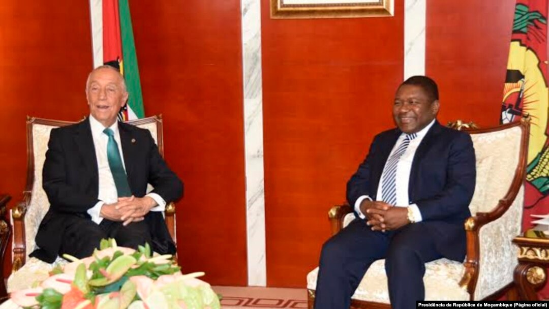 Filipe Nyusi, Presidente de Moçambique (dir.), com Marcelo Rebelo de Sousa, Presidente de Portugal