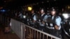 反《逃犯条例》修法大游行后防暴警察和学生激烈对峙