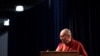 达赖喇嘛“吸舌”影片惹议 藏人领袖控亲中势力背后推波助澜