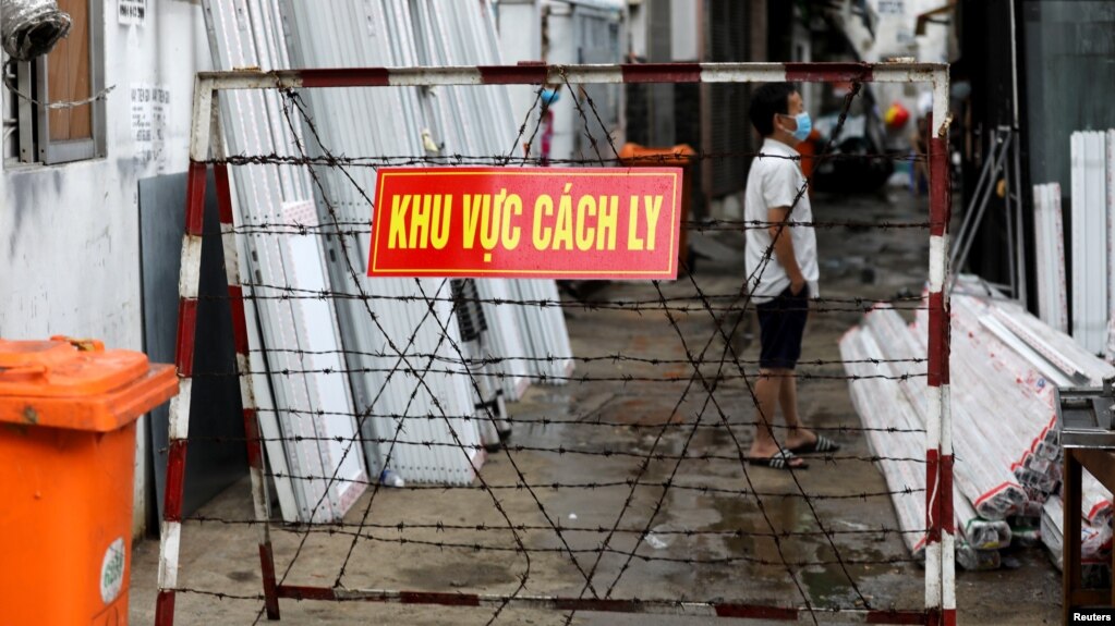 Số ca tử vong và nhiễm COVID-19 tại Việt Nam vẫn gia tăng mạnh, bất chấp các biện pháp phong tỏa đã được áp dụng kéo dài nhiều tháng.