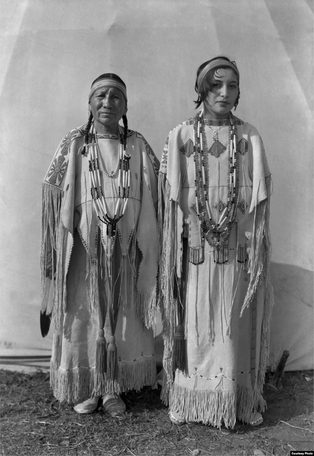 Left to right: Sindy Libby Keahbone (Kiowa) and Hannah Keahbone (Kiowa). Oklahoma City, Oklahoma, ca. 1930. 57PC2. © 2014 Estate of Horace Poolaw. Reprinted with permission.