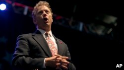 Rand Paul es oftalmólogo de profesión y ha participado en jornadas similares en distintos estados de su país.