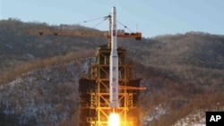 북한이 지난달 12일 발사한 장거리 로켓 '은하3호'.