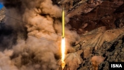 سپاه پاسداران ۱۹ اسفند از آزمایش دو موشک بالیستیک خبر داد. روی یکی از آنها به عبری نوشته بود "اسرائیل باید از نقشه جهان محو شود."