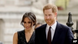 El palacio dijo que Harry y Meghan ya no recibirán fondos públicos y que pagarán el dinero gastado en la renovación de su cabaña en Windsor, al oeste de Londres.
