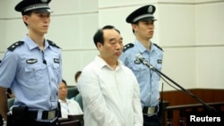 Ông Lôi Chấn Phú ra tòa ở Trùng Khánh