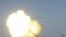 Las fuerzas anti-Gadhafi utilizan disparos de artillería en su avance en Om El Khanfousa, al este de Sirte.