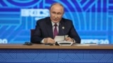 FILE - Presiden Rusia Vladimir Putin mengadakan konferensi pers pada KTT BRICS di Kazan, Rusia, 24 Oktober 2024.