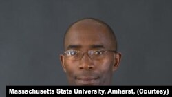 Profeseri Leonce Ndikumana 