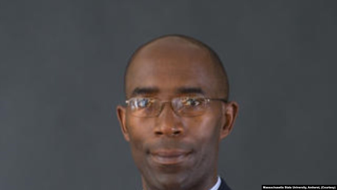 Profeseri Leonce Ndikumana 