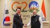 주요 20개국(G20) 정상회담에 참석한 한국의 윤석열 대통령과 올해 G20 정상회담 개최국인 인도의 나렌드라 모디 총리. 