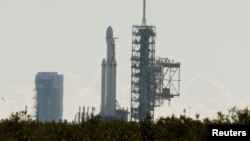 SpaceX's first Falcon Heavy rocket sits on launch pad 39A at Kennedy Space Center, waiting for the first engine test firing it's 27 engines together, in Cape Canaveral, Fla., Jan. 11, 2018. (REUTERS/Mike Brown)