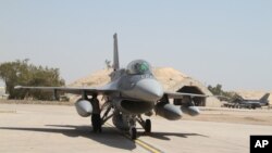 Jet-jet tempur F-16 di pangkalan udara Balad, 75 kilometer dari utara Baghdad, Irak.