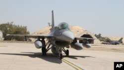 Un avion américain de combat F-16