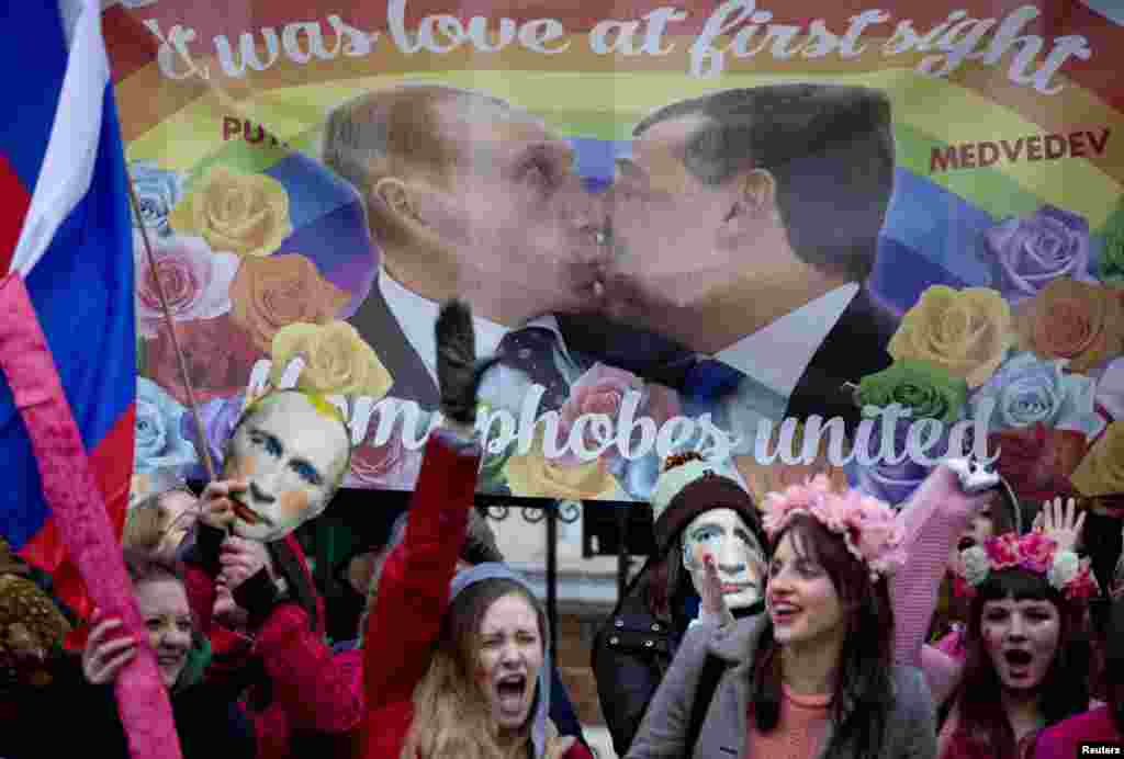 Protesters take part in a demonstration against Russia&#39;s &#39;anti-gay&#39; laws outside the Embassy of the Russian Federation in London.