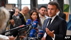 Presiden Prancis Emmanuel Macron mengkritik penunjukan ekonom AS sebagai penasihat Uni Eropa (foto: dok). 