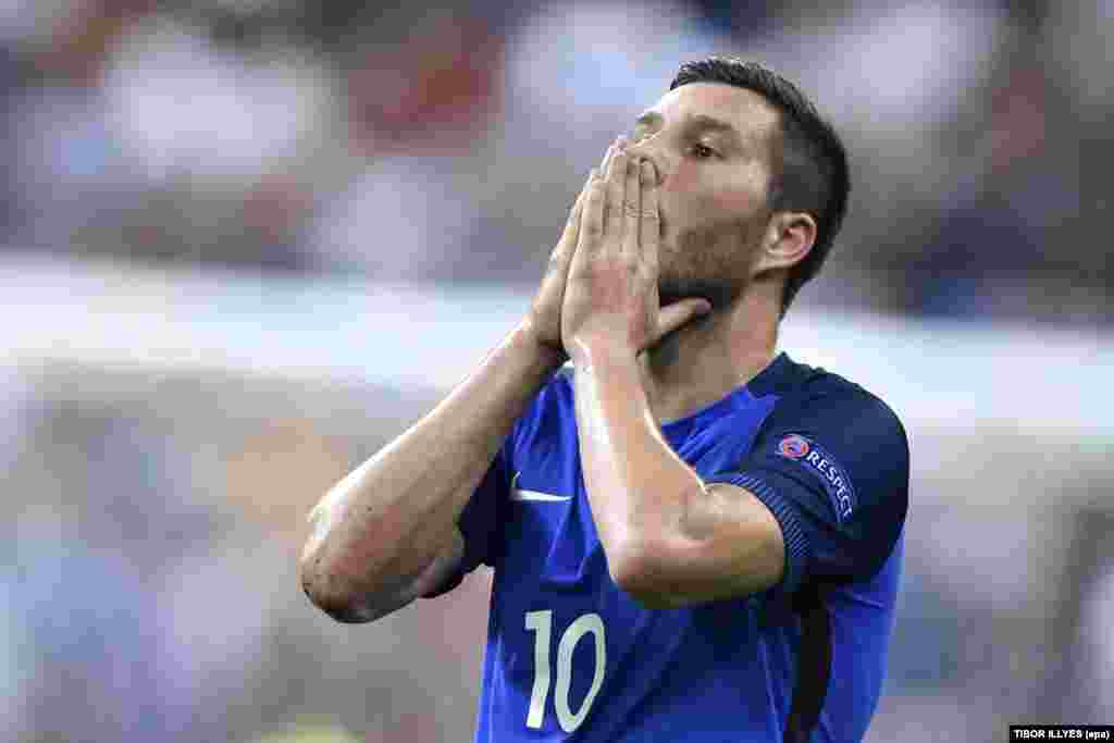 Andre-Pierre Gignac após o jogo entre França e Portugal, em que a sua equipa perdeu por 1-0, perdendo a taça da UEFA EURO 2016