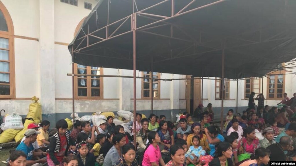 ေမ ၈ ရက္ေန႔တုန္းက တႏိုင္းမွ စစ္ေရွာင္မ်ားေရာက္လာစဥ္ (KBC KACHIN)