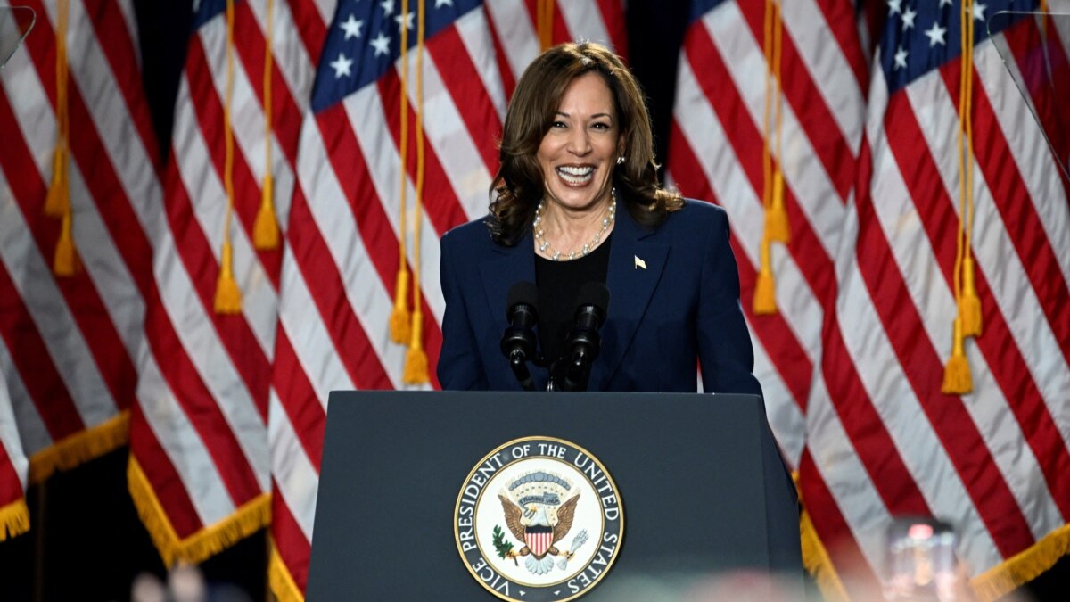 Harris emplaza a Trump en primer mitin de campaña; encuesta le da ligera ventaja sobre el candidato republicano