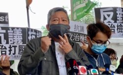 支联会主席李卓人因8-18流水式集会案及8-31祈祷游行案，被判监禁14个月。 (美国之音/汤惠芸)