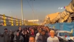 راهپیمایی و شعار اعتراضی کسبه‌ زیان‌دیده از آتش‌سوزی بازار «جنت» تهران - یکشنبه ۳ اسفند