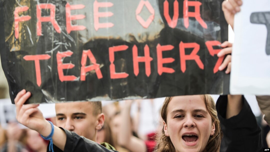 Students of Mehmet Akif College demonstrate against the arrest of their teachers in Pristina, March 29, 2018. 