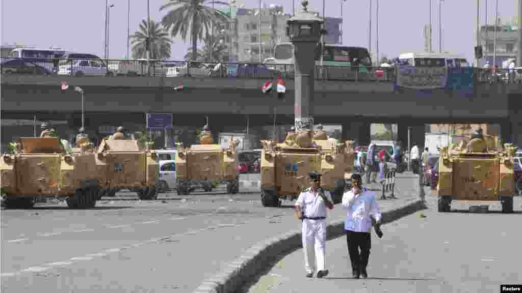 Egyptian army soldiers and armored personnel carriers deployed near Tahrir Square in Cairo, August 19, 2013. 