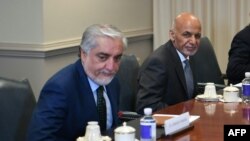 Afganistan Cumhurbaşkanı Eşref Gani (sağda) ve Afganistan Milli Uzlaşı Yüksek Konseyi Başkanı Abdullah Abdullah (solda) 