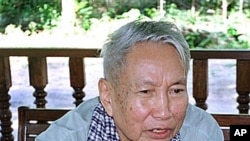 Former Khmer Rouge leader Pol Pot answers questions during an interview near Anlong Veng, Cambodia (1998 file photo)