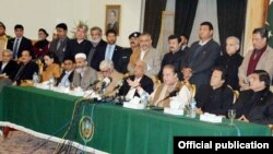 سيد خورشيدشاه تجويز ورکړى چې دې لړ کې دکومې پريکړې څخه دمخه دې دپارليمان گډه غونډه راوغوښتل شي 