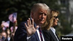 El presidente de EE.UU., Donald Trump dio positivo a COVID-19 el pasado 1 de octubre al igual que su esposa la primera dama Melania Trump; él fue ingresado al día siguiente pero recibió el alta médica el día 5 de octubre.