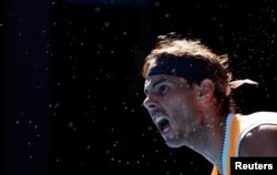 Rafael Nadal saat melawan Tomas Berdych dalam laga babak keempat tunggal putra turnamen tenis Australia Terbuka di Melbourne Park, Melbourne, 21 Januari 2019.