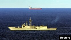 호주가 북한의 불법 환적 단속을 위해 일본 해역에 파견한 HMAS 멜버른 유도미사일 호위함.