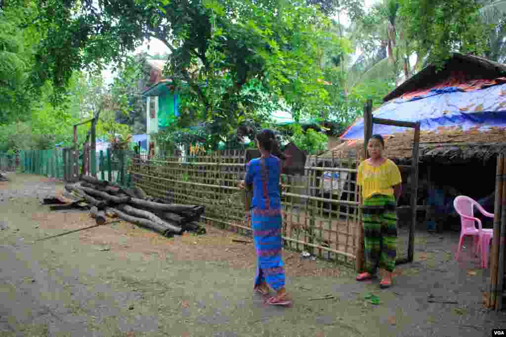 အင်းဒင်ကျေးရွာနေသူများ (ဓာတ်ပုံ-ထက်အောင်ခန့်)