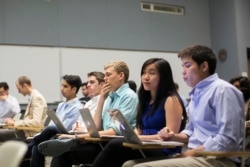 Mahasiswa Universitas Stanford di kelas Teknologi Kewirausahaan di Stanford, California, 11 Maret 2014 (Foto: Reuters/Stephen Lam)