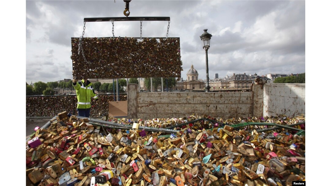 Graffiti Replace Love Locks on Pont des Arts Bridge in Paris