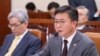 한국 통일장관 "이산가족 절반, 북측 가족 생사 확인 동의"