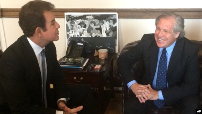 Nasralla junto al secretario de la OEA, Luis Almagro.