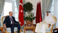 Serokê Tirkîyê Tayyîp Erdogan û Emîrê Qatarê Şêx Temîm Bîn Hemed el-Sanî (Arşîv)