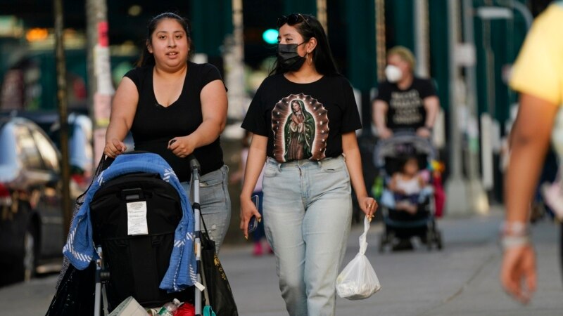 Some in US Not Ready to Give Up Face Masks