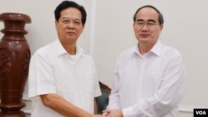 Ông Nguyễn Thiện Nhân (phải) đến thăm và chúc Tết ông Nguyễn Tấn Dũng hồi đầu năm nay. (Hình: Sài Gòn Giải Phóng)