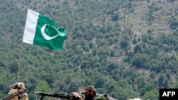 A Pakistani soldier takes position in Manatu mountain at the central part of Kurram Agency, Pakistan's tribal belt bordering Afghanistan, during an operation against militants, July 10, 2011. 