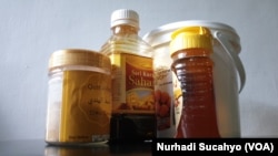 Sejumlah suplemen tambahan yang dipercaya sebagian pasien COVID-19 membantu kesembuhan. (Foto: VOA/Nurhadi Sucahyo)