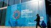 5 Nisan 2021 - Washington'daki IMF binası önüne asılan Bahar Toplantıları 2021 afişi