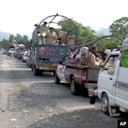 سوات میں فوج اور عسکریت پسندوں کے درمیان لڑائی کی وجہ سے تقریباً 25 لاکھ افراد نقل مکانی کرنے پر مجبور ہوئے۔