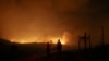 Ante alerta roja de incendios, compañías eléctricas de California recurren a apagones