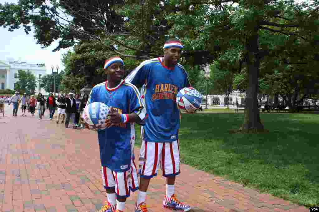 Las estrellas de los Globetrotters, Cheese Chisholm y Too Tall Hall hicieron de las suyas en Washington y sorprendieron a más de un visitante a la capital de EE.UU. 