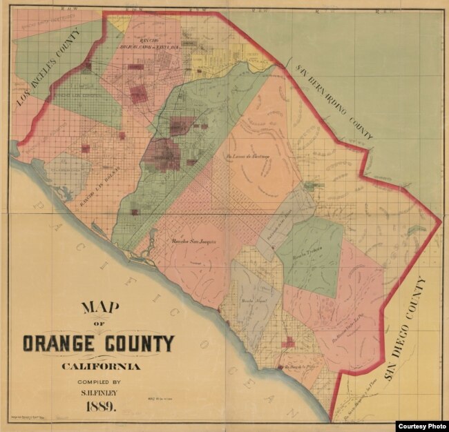 Bản đồ treo tường Quận Cam năm 1889 do công ty S.H. Finley (San Francisco) xuất bản với các “ranchos” thời Mexico. Rancho Las Bolsas màu hồng nhạt phía bên trái của Rancho Santiago de Santa Ana màu xanh lá cây, với sông Santa Ana ở giữa. Nguồn: Library of Congress.