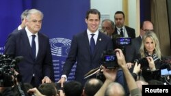 En una rueda de prensa desde el Parlamento Europeo, Juan Guaidó afirmó: "Estoy aquí hoy en nombre de esos venezolanos que no tienen voz (...)"